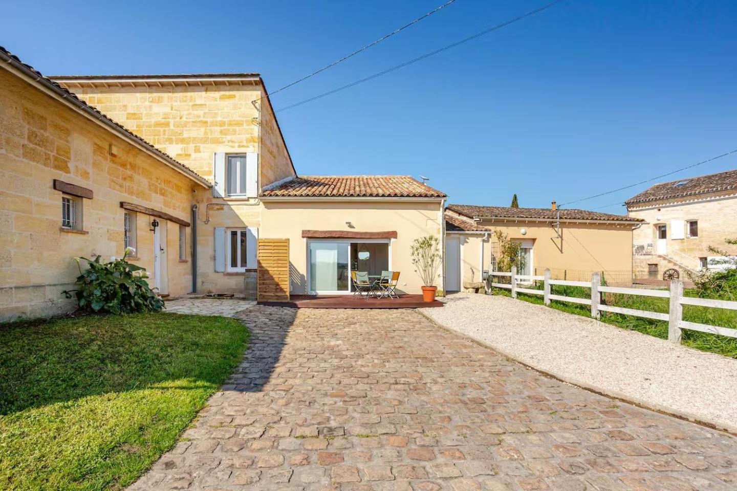 Guesthouse Les Maurins Saint-Sulpice-de-Faleyrens Exterior foto